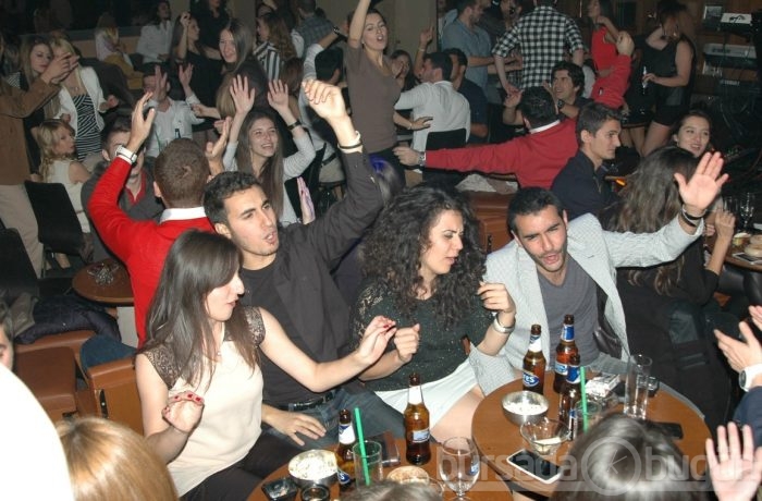 Bursalılar gecelere aktı, yer yerinden oynadı - ÖZEL HABER