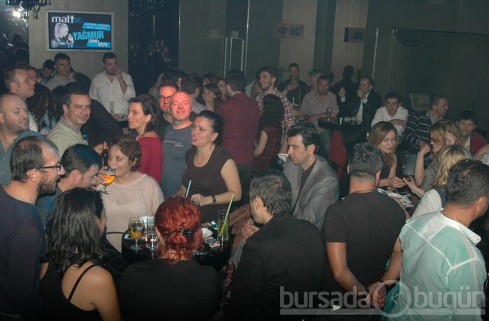 Bursalılar gecelere aktı, yer yerinden oynadı - ÖZEL HABER