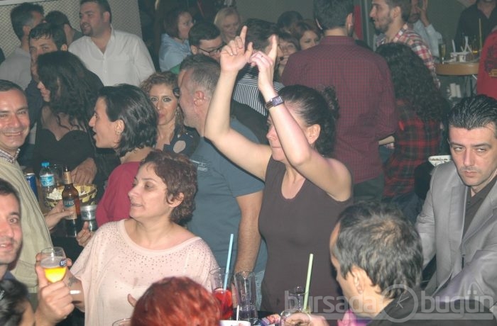 Bursalılar gecelere aktı, yer yerinden oynadı - ÖZEL HABER