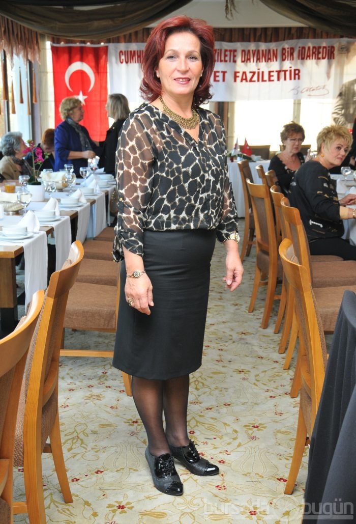 Türk kadınları Cumhuriyet yemeğinde buluştu...