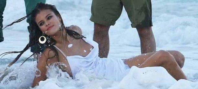 Nina Agdal fotoğrafları