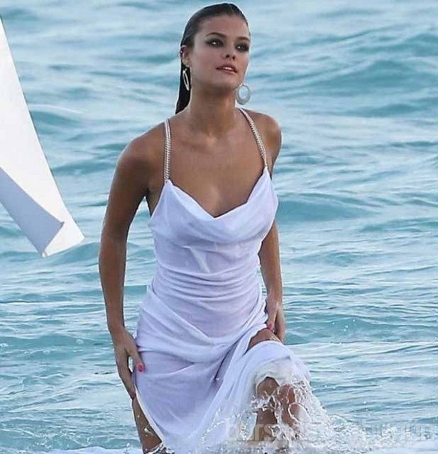 Nina Agdal fotoğrafları