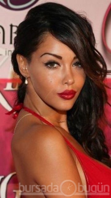Nabilla Benattia fotoğrafları