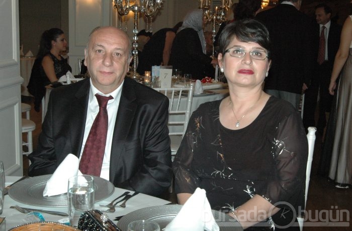 Can Aydın ve  Begüm Tümer nişanlandı...