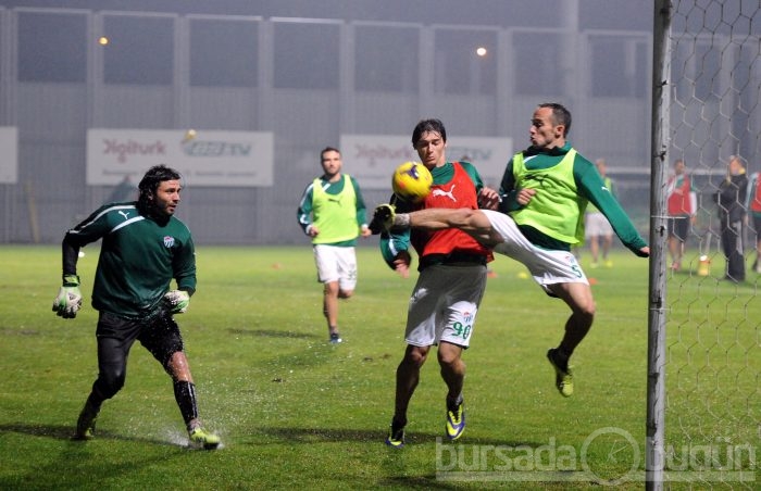 Bursaspor yağmur altında çalıştı 