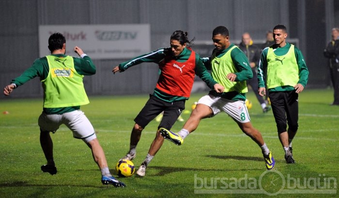 Bursaspor yağmur altında çalıştı 