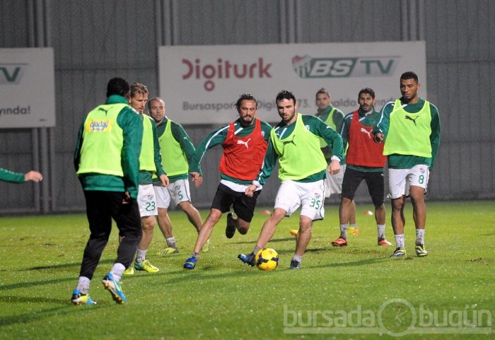 Bursaspor yağmur altında çalıştı 