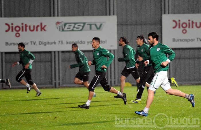Bursaspor yağmur altında çalıştı 