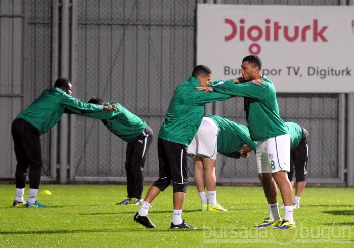 Bursaspor yağmur altında çalıştı 