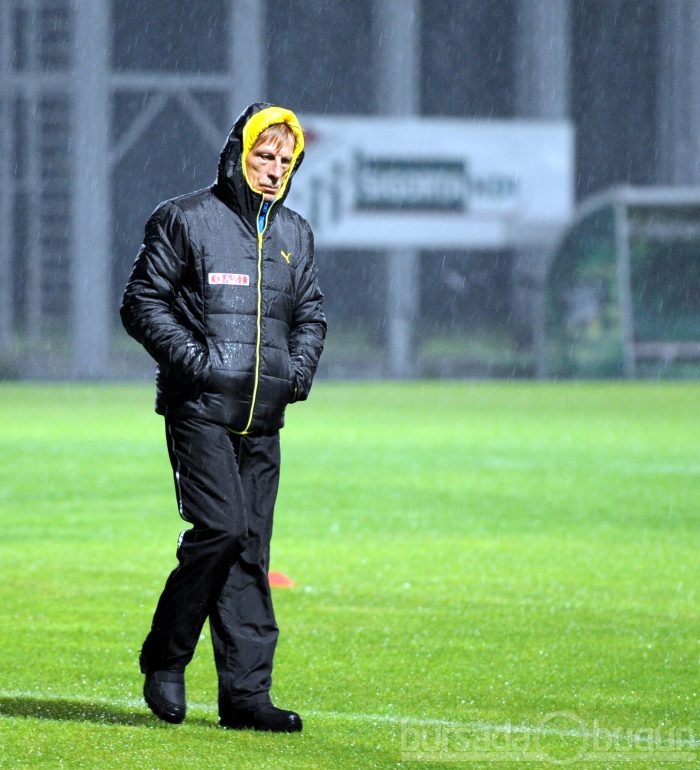 Bursaspor yağmur altında çalıştı 