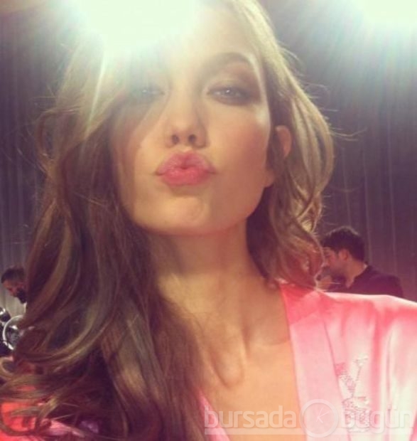  Behati Prinsloo plajda