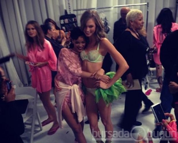  Behati Prinsloo plajda