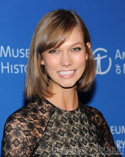 Karlie Kloss çekimlerde nefes kesti