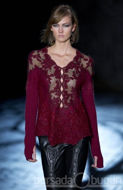 Karlie Kloss çekimlerde nefes kesti