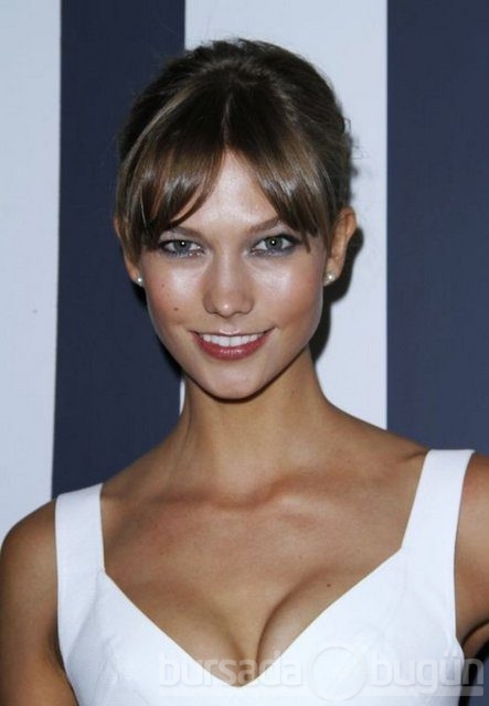 Karlie Kloss çekimlerde nefes kesti