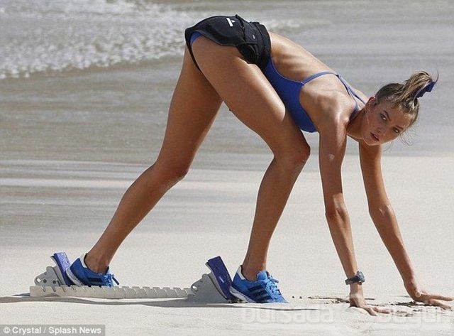 Karlie Kloss çekimlerde nefes kesti