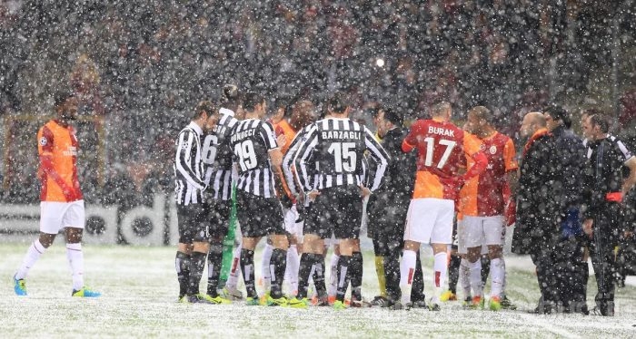 Kar yağışı Galatasaray-Juventus maçını ertelendi