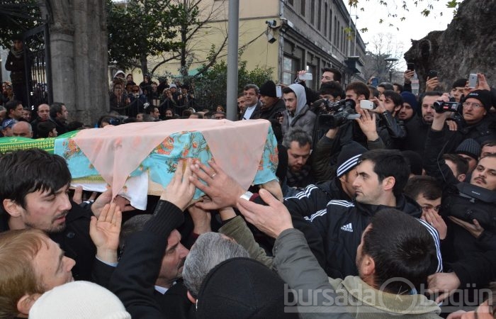 Tolga Zengin'in annesi son yolculuğuna uğurlandı