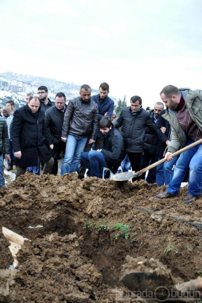 Tolga Zengin'in annesi son yolculuğuna uğurlandı