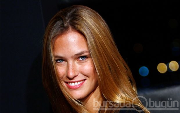 Bar Refaeli göz kamaştırıyor
