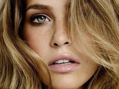 Bar Refaeli göz kamaştırıyor
