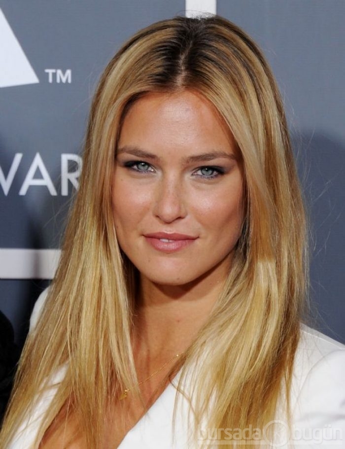Bar Refaeli göz kamaştırıyor
