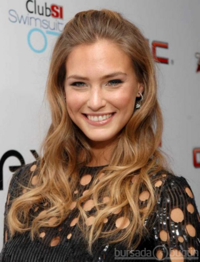 Bar Refaeli göz kamaştırıyor
