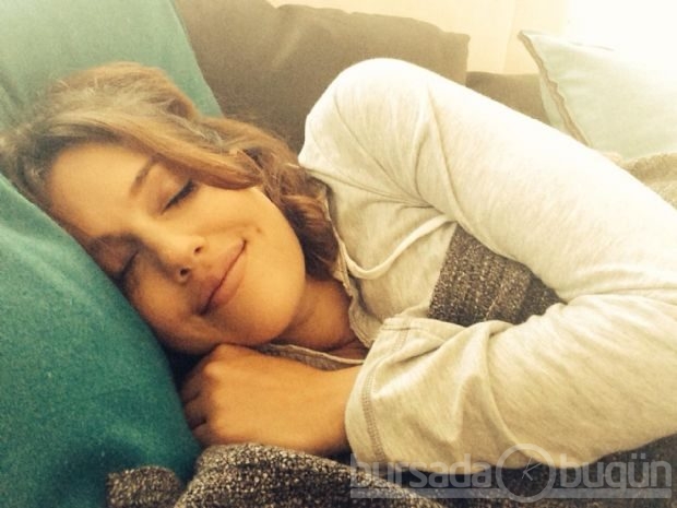 Meryem Uzerli&acute;den hamilelik pozu
