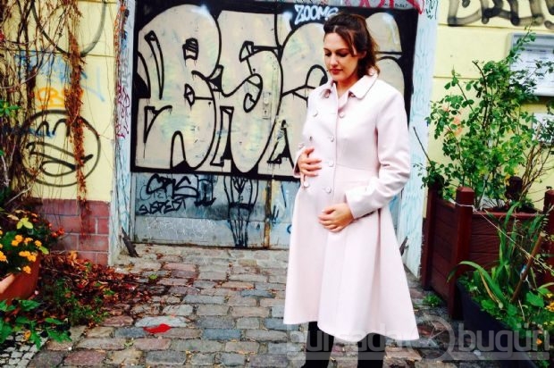Meryem Uzerli&acute;den hamilelik pozu
