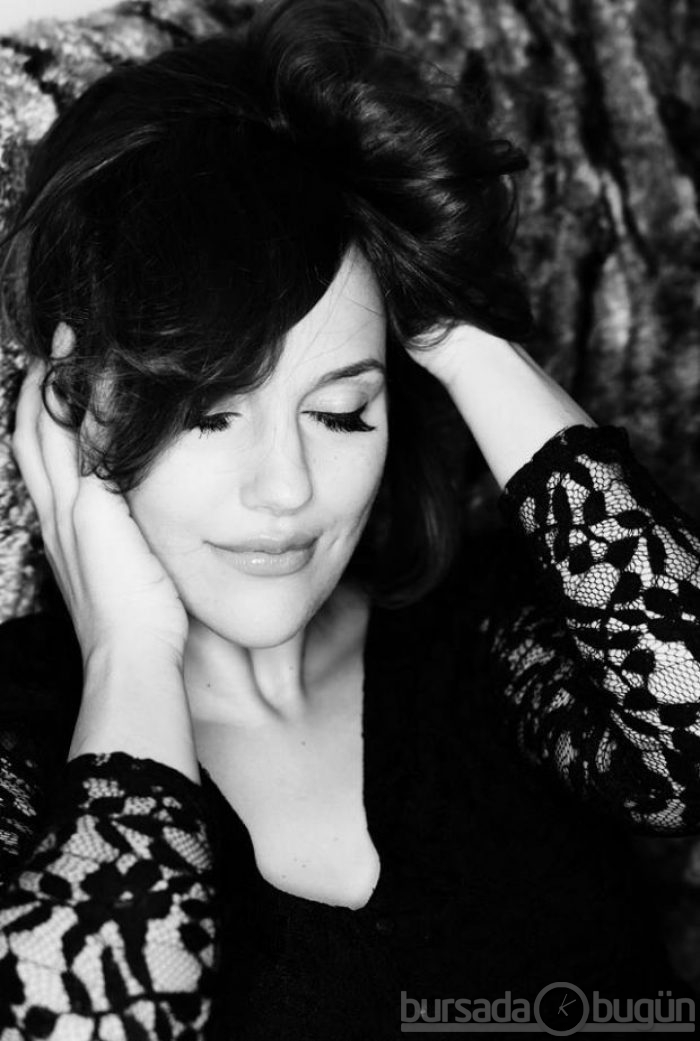 Meryem Uzerli&acute;den hamilelik pozu
