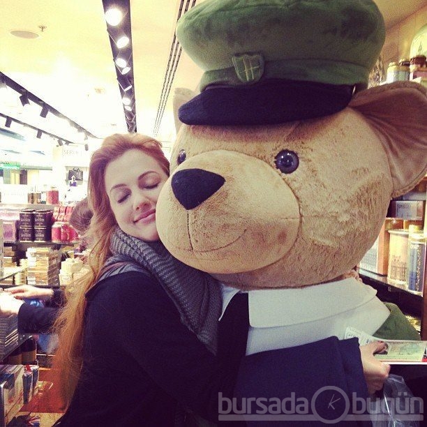 Meryem Uzerli&acute;den hamilelik pozu
