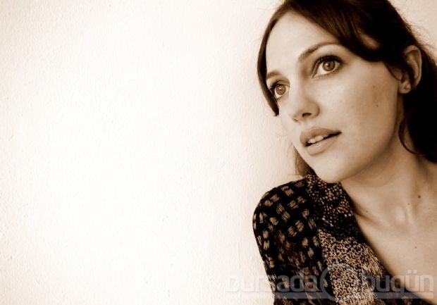 Meryem Uzerli&acute;den hamilelik pozu
