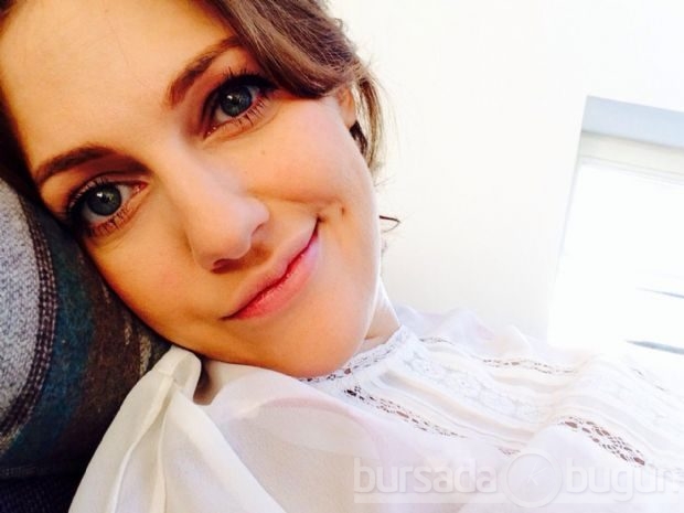 Meryem Uzerli&acute;den hamilelik pozu
