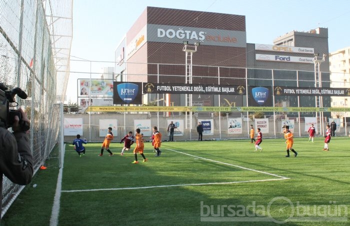 Junior League Bursa 2013 şampiyonu Bağlarbaşıspor
