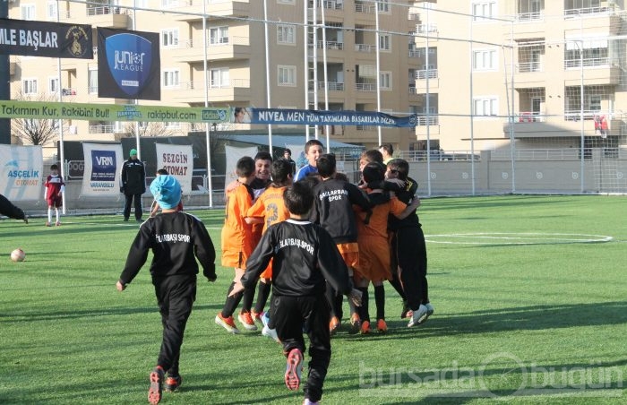 Junior League Bursa 2013 şampiyonu Bağlarbaşıspor