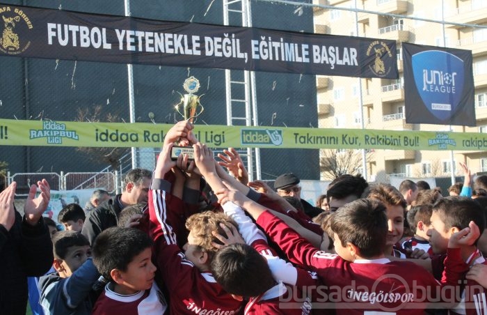 Junior League Bursa 2013 şampiyonu Bağlarbaşıspor