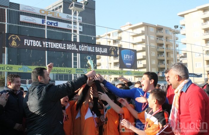 Junior League Bursa 2013 şampiyonu Bağlarbaşıspor