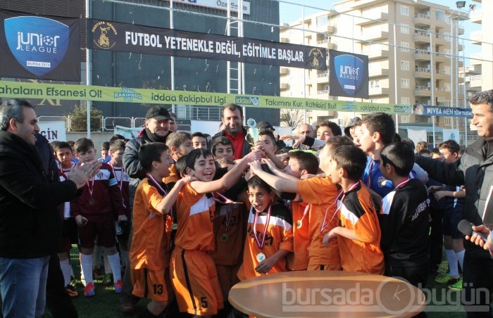 Junior League Bursa 2013 şampiyonu Bağlarbaşıspor