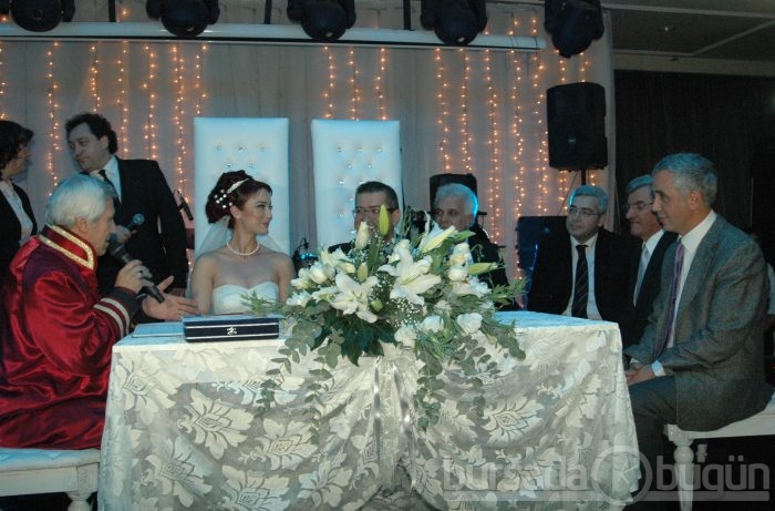 Sefa Gönen ile  Sedef Gülel dünya evine girdi...