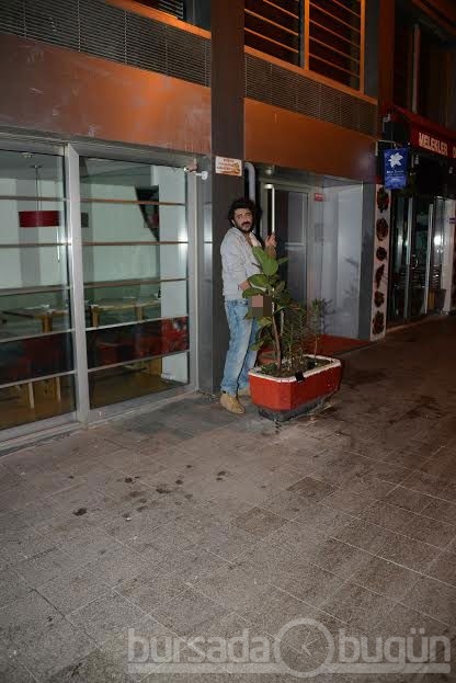 Ünlü oyuncu sokak ortasında öyle bir şey yaptı ki...