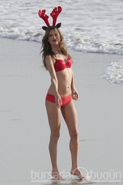 Alessandra Ambrosio'dan Noel pozları...