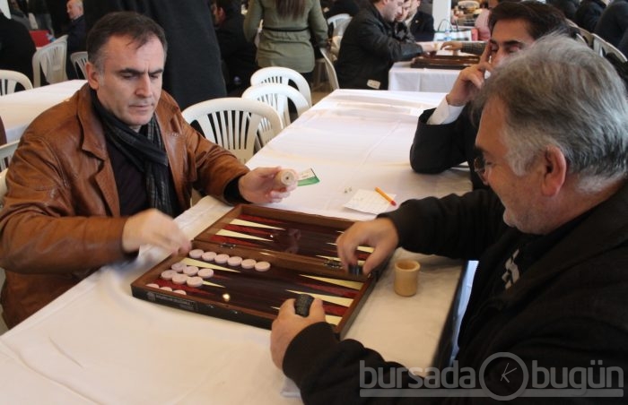 Bursa tavlada dünya rekoru kırdı, otomobili verdi