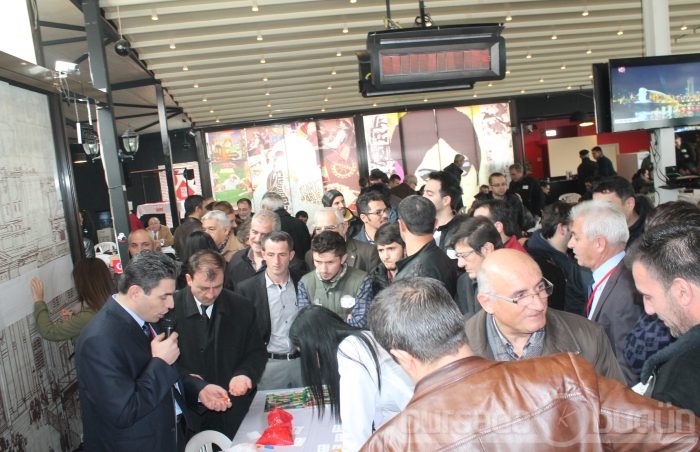 Bursa tavlada dünya rekoru kırdı, otomobili verdi