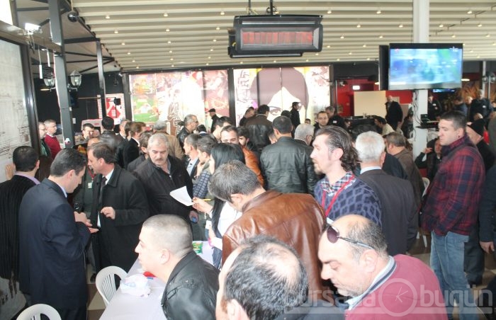 Bursa tavlada dünya rekoru kırdı, otomobili verdi