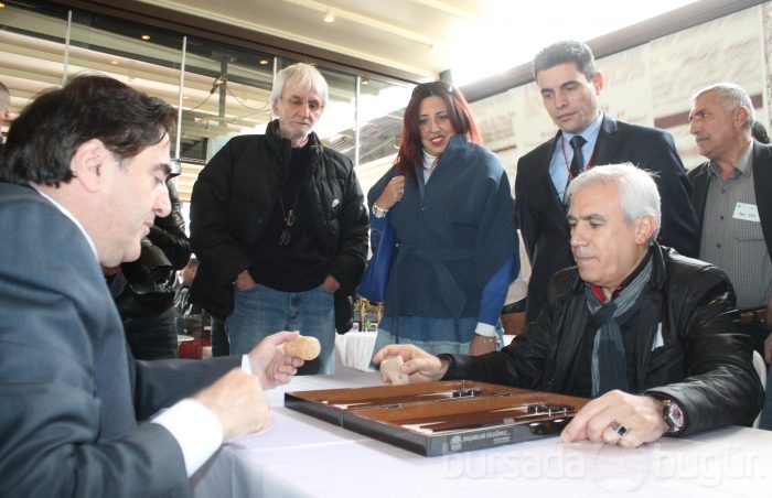 Bursa tavlada dünya rekoru kırdı, otomobili verdi
