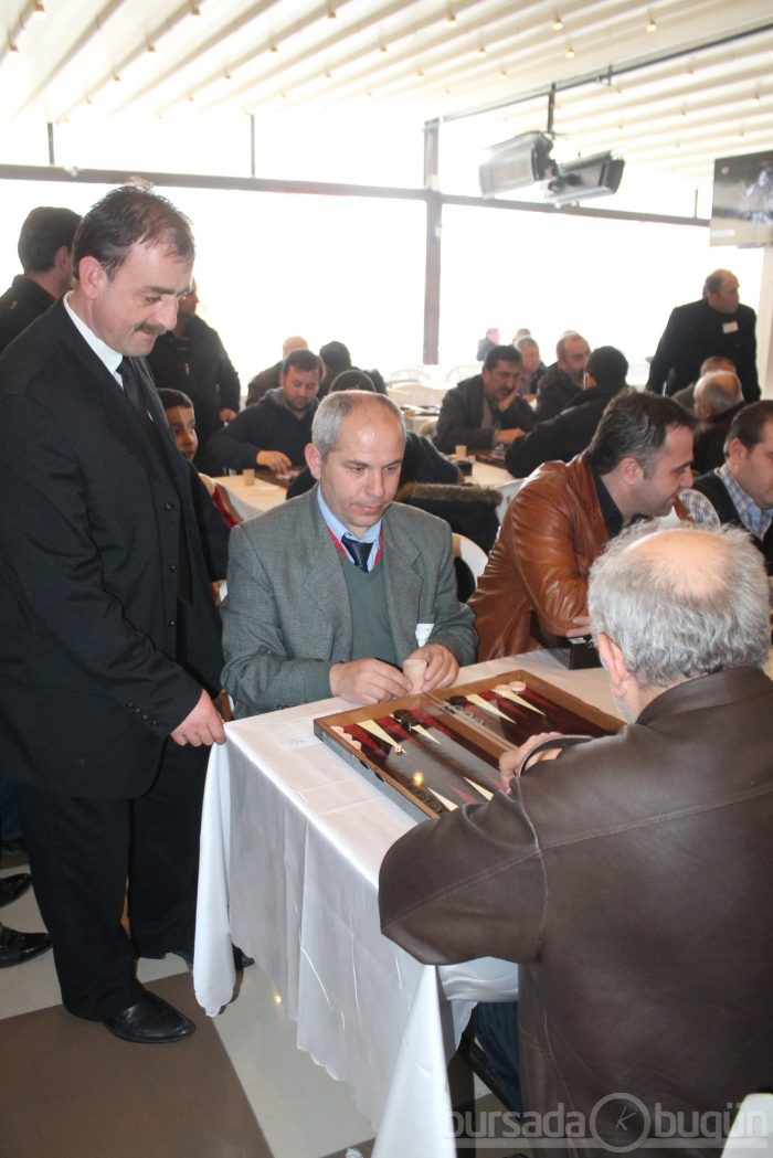 Bursa tavlada dünya rekoru kırdı, otomobili verdi