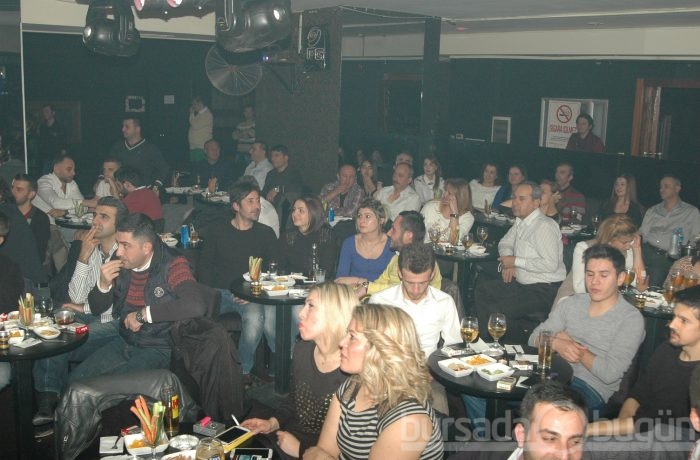 Atilla salladı, solistler coştu, Bursa gecelerinde bakın neler oldu? ÖZEL HABER