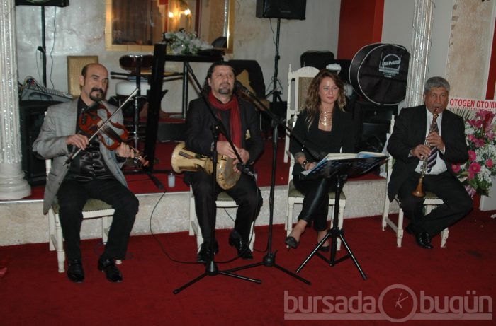 Gizem Erdoğan ve Can Akçalı nişanlandı...