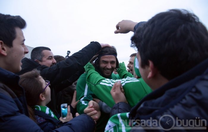 Taraftarlar Daum'u ve futbolcuları bağrına bastı!