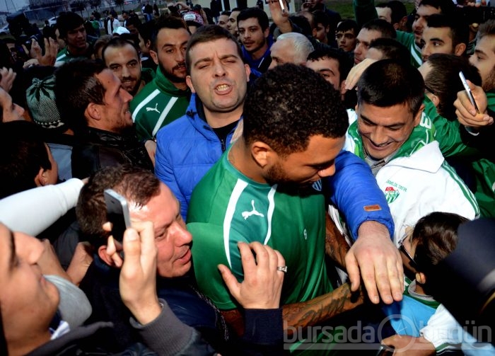 Taraftarlar Daum'u ve futbolcuları bağrına bastı!
